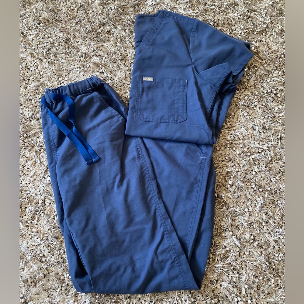 FIGS scrub set